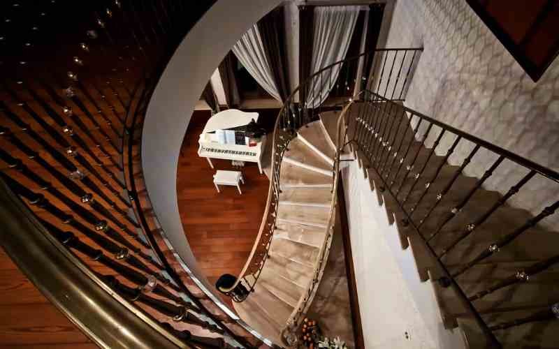 historical style Staircases